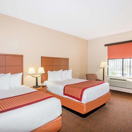 Baymont By Wyndham Savannah/Garden City Port Wentworth Exterior photo
