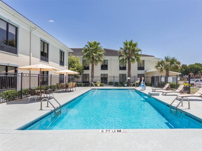 Baymont By Wyndham Savannah/Garden City Port Wentworth Exterior photo