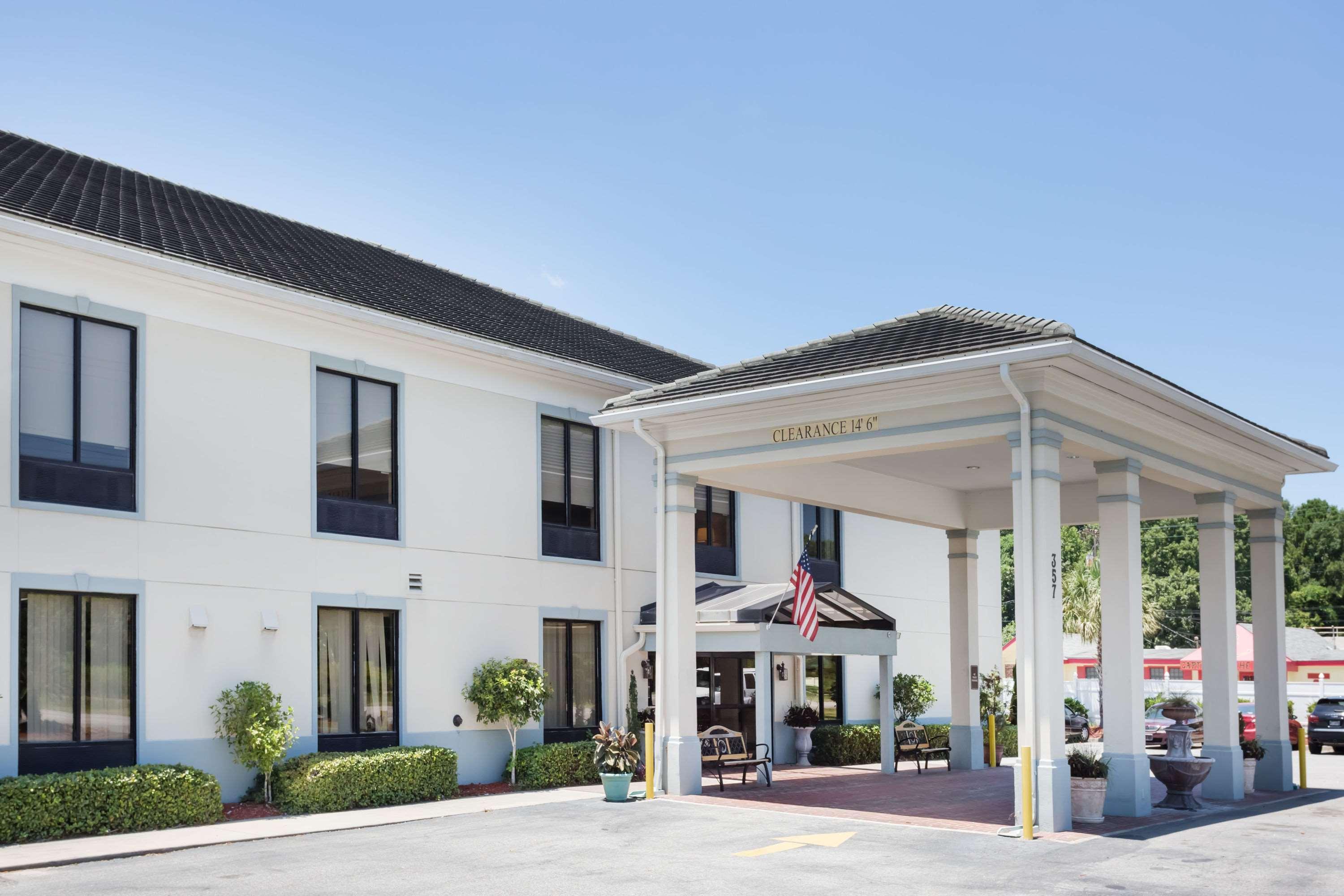 Baymont By Wyndham Savannah/Garden City Port Wentworth Exterior photo